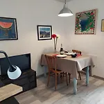 La Casa Sul Porto * לאבנו-מומבלו
