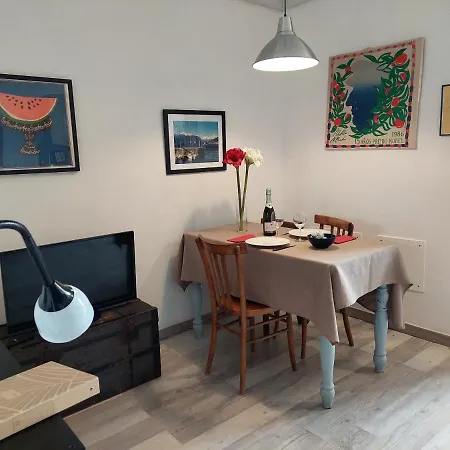 La Casa Sul Porto * لافينو-مومبيلو