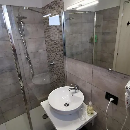 La Casa Sul Porto * لافينو-مومبيلو